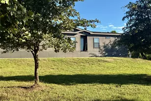 247 W Broken Tree Ln, Smithville, TX 78957 - Photo 2