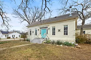 409 N North Main St, Burnet, TX 78611 - Photo 2