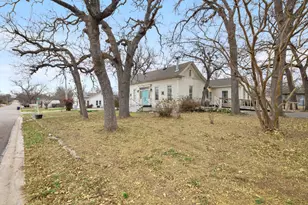 409 N North Main St, Burnet, TX 78611 - Photo 4