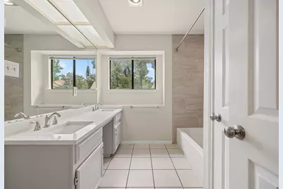 8905 Bridgewood Trail, Austin, TX 78729 - Photo 18