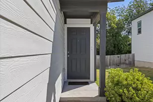 36 Trinity Cir, Lockhart, TX 78644 - Photo 2