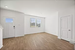 310 Puerto Plata Ave, Bastrop, TX 78602 - Photo 6