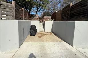 1313 Delano St, Austin, TX 78721 - Photo 32