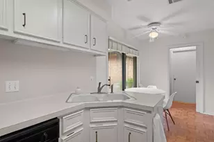 5724 N Scout Island Cir, Austin, TX 78731 - Photo 24