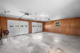 674 N Polk St, Giddings, TX 78942 - Photo 18