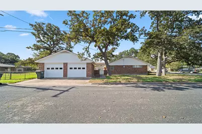674 N Polk Street, Giddings, TX 78942 - Photo 2