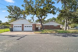 674 N Polk St, Giddings, TX 78942 - Photo 2