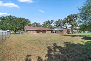 674 N Polk St, Giddings, TX 78942 - Photo 20