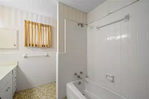 674 N Polk St, Giddings, TX 78942 - Photo 16