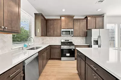 140 Bloomington Loop, Hutto, TX 78634 - Photo 10