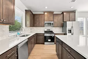 140 Bloomington Loop, Hutto, TX 78634 - Photo 10