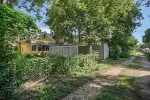 602 Mills St, Smithville, TX 78957 - Photo 36