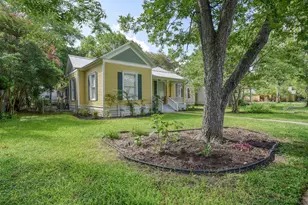 602 Mills St, Smithville, TX 78957 - Photo 28