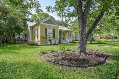 602 Mills Street, Smithville, TX 78957 - Photo 2