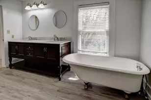 602 Mills St, Smithville, TX 78957 - Photo 16