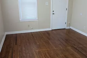 724 W 8th St, Taylor, TX 76574 - Photo 4