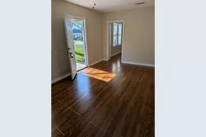 724 W 8th Street, Taylor, TX 76574 - Photo 2