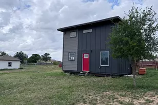 103 Crystal Clfs Dr, Cedar Creek, TX 78612 - Photo 2