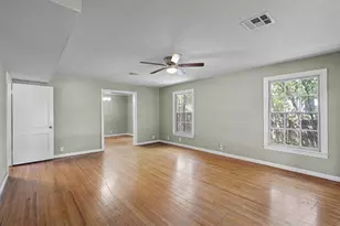 1121 Lexington St, Taylor, TX 76574 - Photo 4