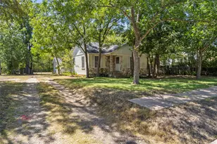 1121 Lexington St, Taylor, TX 76574 - Photo 2