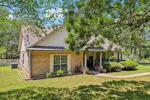 241 Laura Ln, Bastrop, TX 78602 - Photo 6
