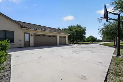645 Strada Luca, Florence, TX 76527 - Photo 36