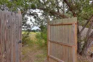 600 Grand Prairie Cir, Dripping Springs, TX 78620 - Photo 2