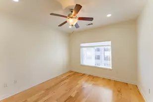 910 W 25th St, Austin, TX 78705 - Photo 18