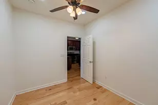 910 W 25th St, Austin, TX 78705 - Photo 12