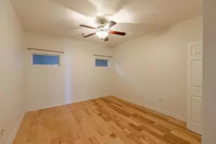 910 W 25th St, Austin, TX 78705 - Photo 14