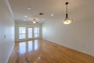 910 W 25th St, Austin, TX 78705 - Photo 6