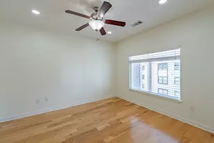 910 W 25th St, Austin, TX 78705 - Photo 8