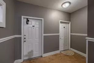 910 W 25th St, Austin, TX 78705 - Photo 2