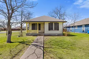 303 Vernon St, Taylor, TX 76574 - Photo 2