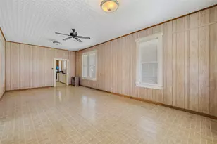 303 Vernon St, Taylor, TX 76574 - Photo 12