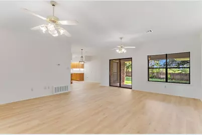 405 E Granite Street, Llano, TX 78643 - Photo 6