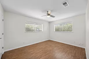 8600 Hathaway Dr, Austin, TX 78757 - Photo 14