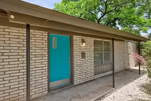8600 Hathaway Dr, Austin, TX 78757 - Photo 2