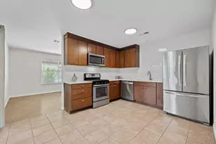 8600 Hathaway Dr, Austin, TX 78757 - Photo 6