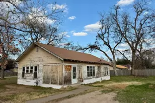 805 N Central Ave, Cameron, TX 76520 - Photo 2