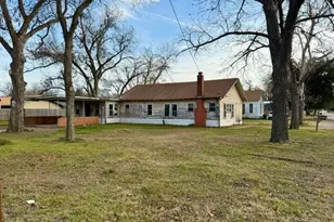 805 N Central Ave, Cameron, TX 76520 - Photo 1