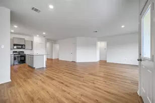 310 Sebring Cir, Hutto, TX 78634 - Photo 10