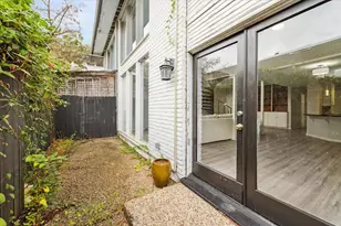 3300 Yorktown St, Houston, TX 77056 - Photo 12
