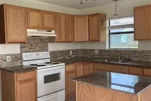 805 Laurel St, Bastrop, TX 78602 - Photo 2