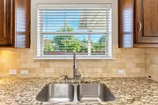 917 Abbeyglen Castle Dr, Pflugerville, TX 78660 - Photo 12