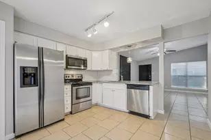 11906 Broad Oaks Dr, Austin, TX 78759 - Photo 10