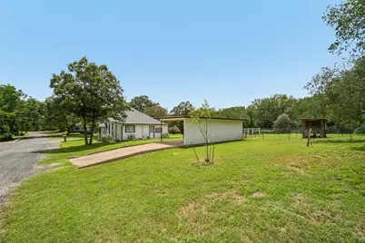 406 Live Oak Street, Smithville, TX 78957 - Photo 4
