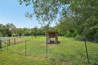 406 Live Oak Street, Smithville, TX 78957 - Photo 32