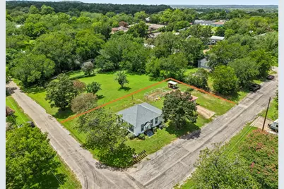 406 Live Oak Street, Smithville, TX 78957 - Photo 2