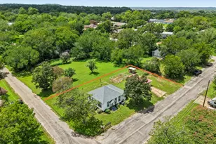 406 Live Oak St, Smithville, TX 78957 - Photo 2
